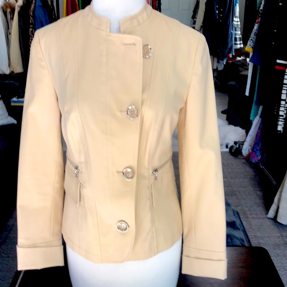 Per se beautiful jacket. Very soft. New